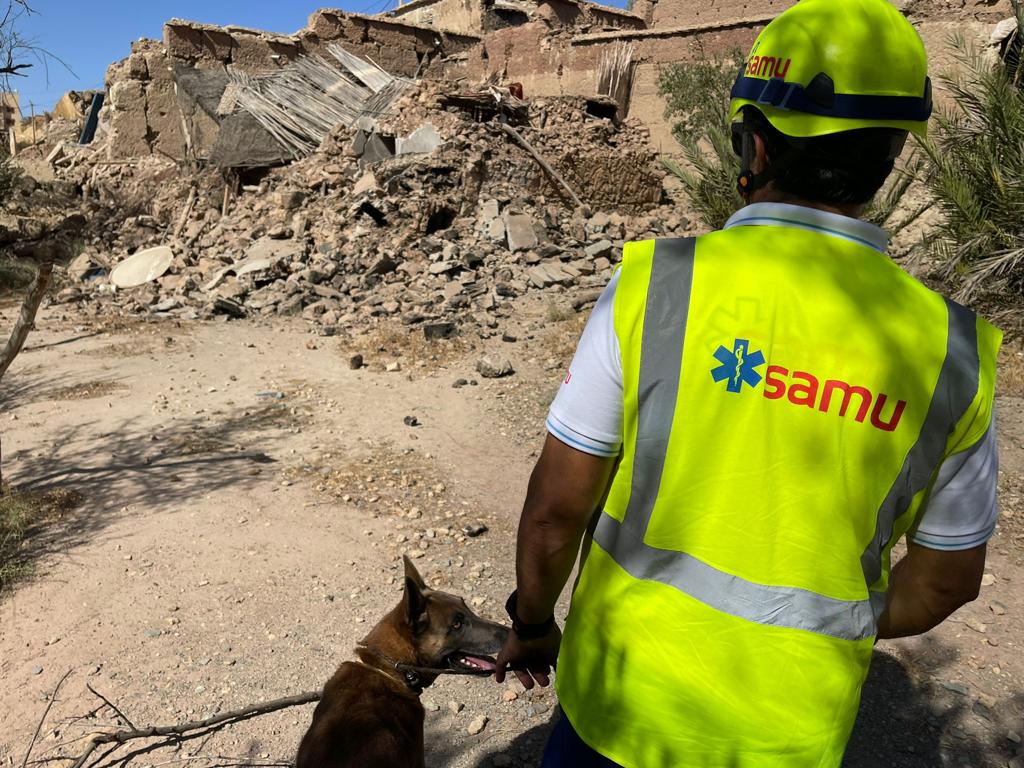 Search and rescue team in rubble