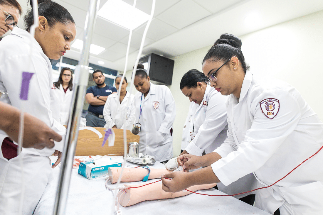 Nurses train in the Dominican Republic