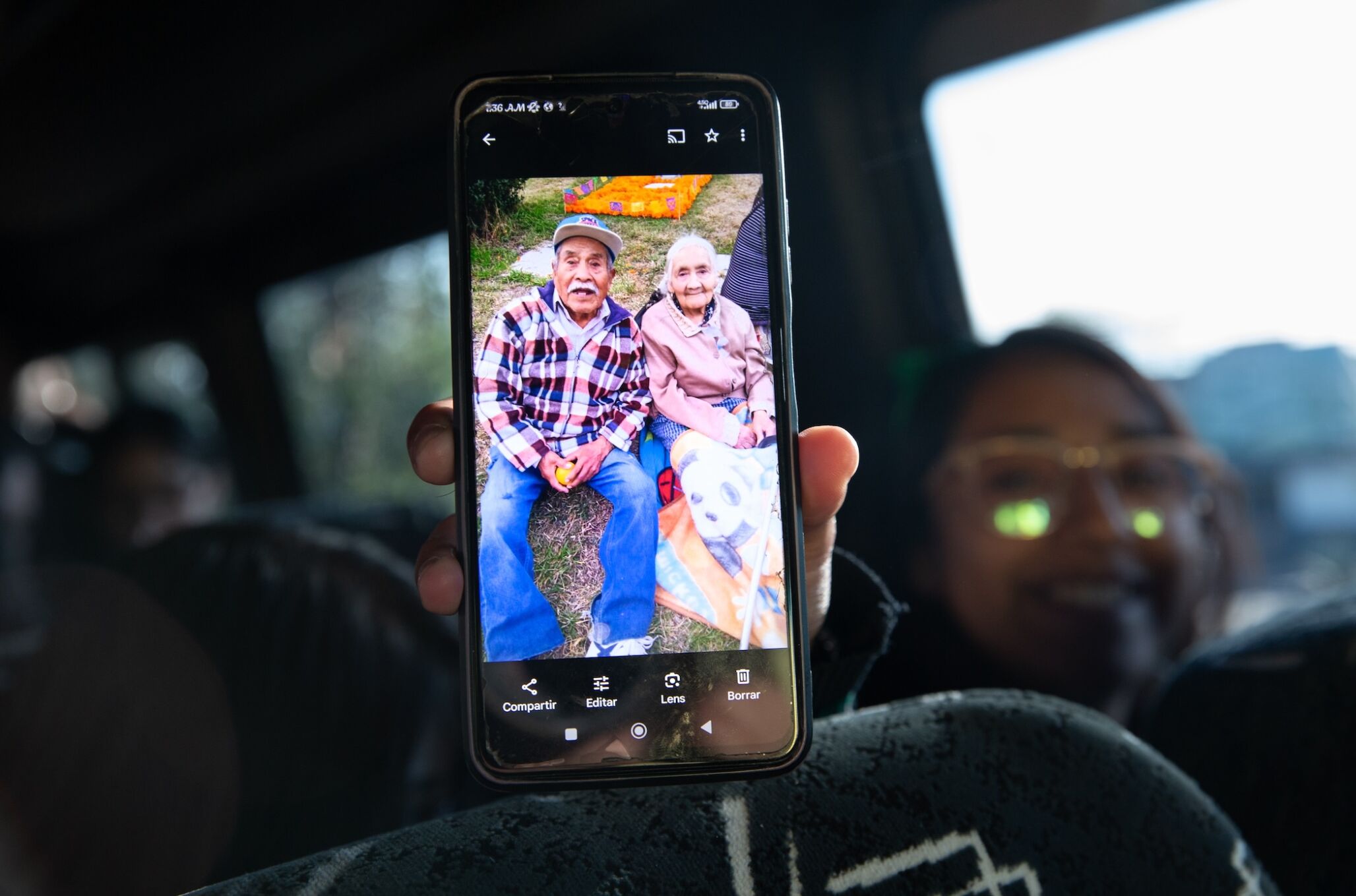 photo of smartphone showing picture of grandparents